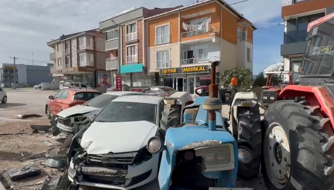 8 araca çarptı çünkü direksiyon kontrolünü kaybetti.