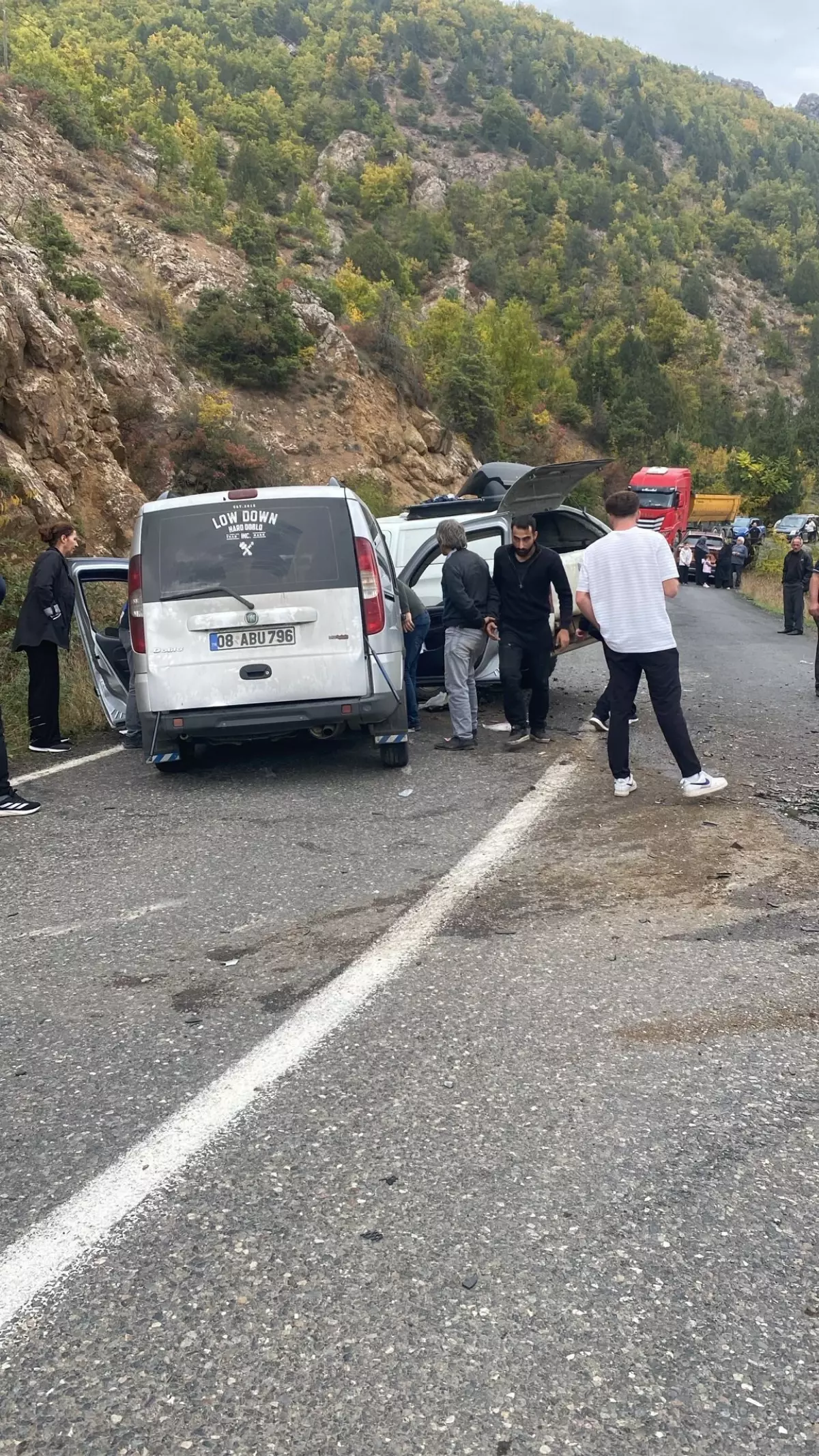 Artvin'de Zincirleme Kaza: 4 Kişi Yaralandı