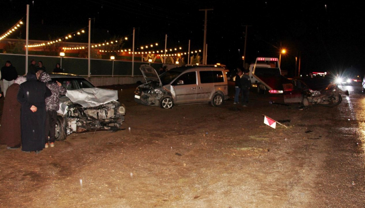 Çankırı'da ardışık kaza: 1 ağır, 9 yaralı.