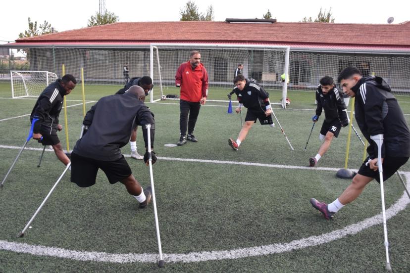Kaza sonrası engelli kaldı, futbol sayesinde yeniden hayata tutundu.