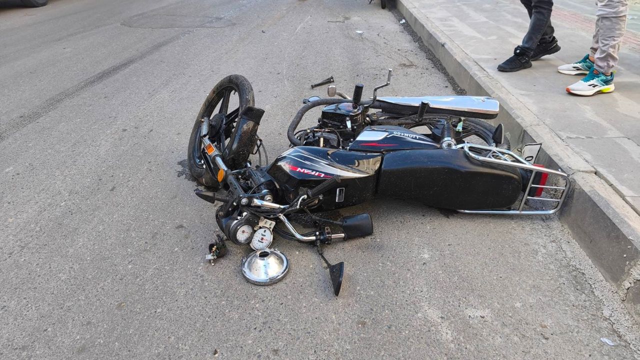 Batman'da dur ihtarına uymayan araç kovalama sırasında kaza yaptı.