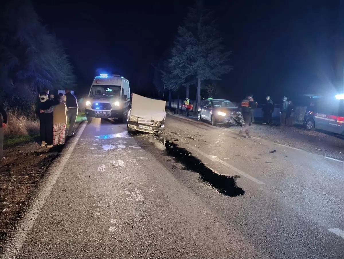 Emirdağ'da Kaza: 4 Kişi Yaralandı