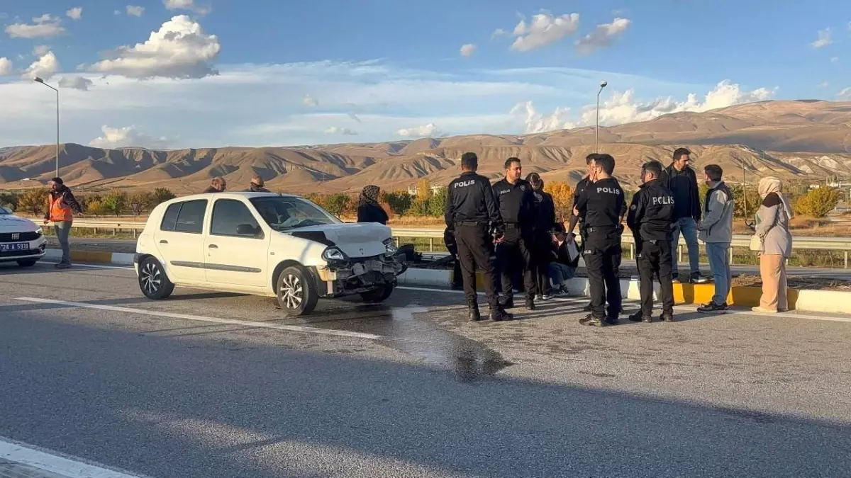Erzincan ile Sivas arasında trafik kazası: 2 kişi yaralandı.