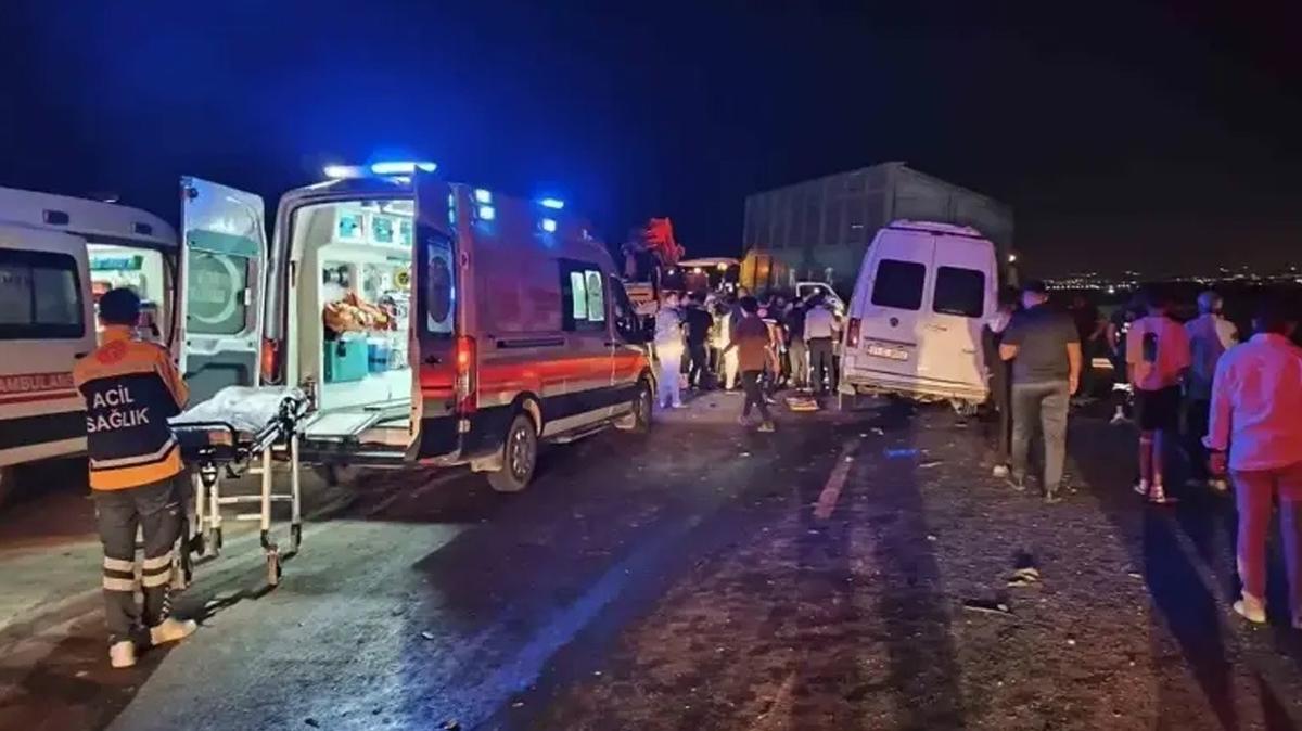 Genç kız, trafik kazasında hayatını kaybetti.
