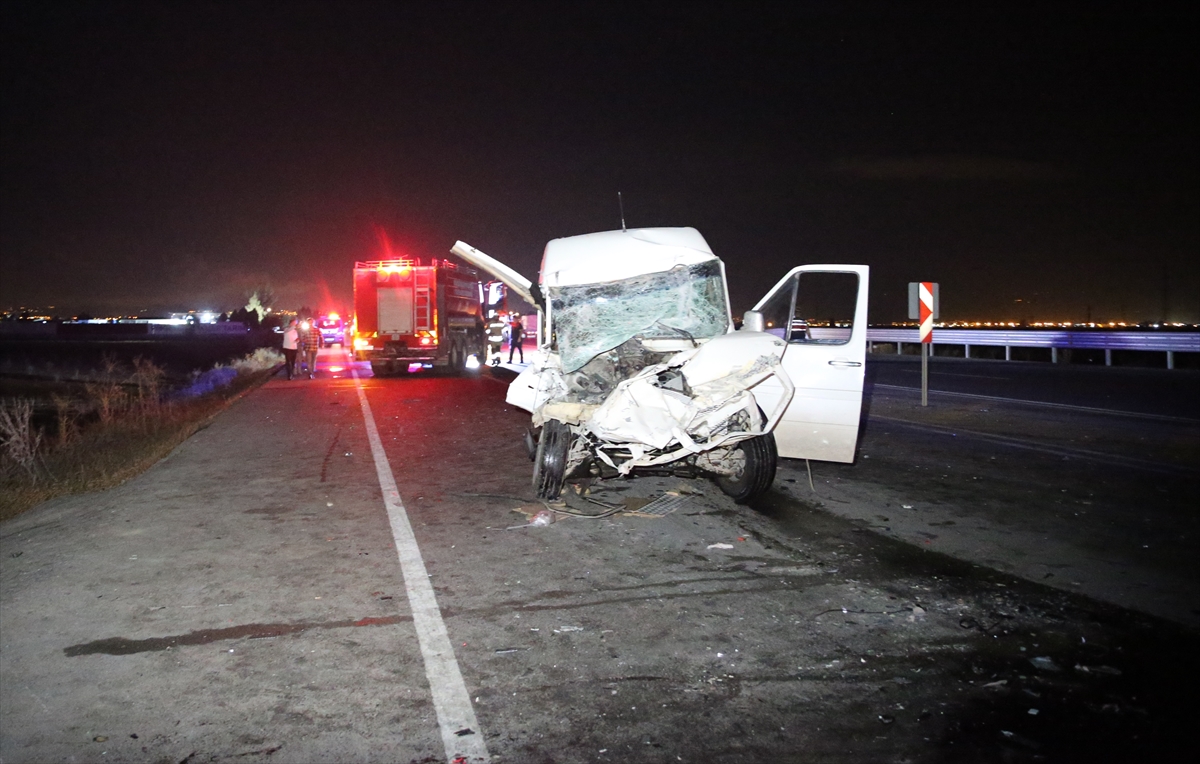 Hatay'da trafik kazasında yaralanan genç kız, tedavi gördüğü hastanede hayatını kaybetti.