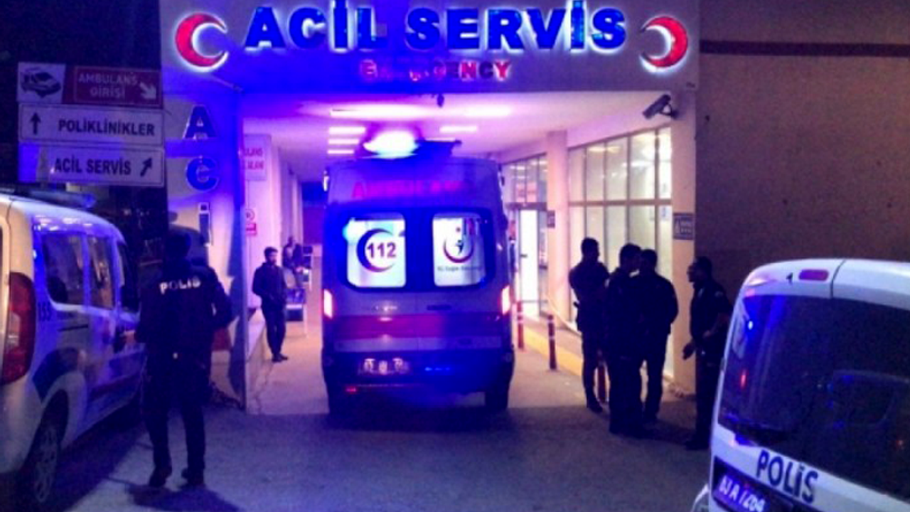 Şanlıurfa'da meydana gelen zincirleme kazada 4 araç karıştı, 3 kişi yaralandı.