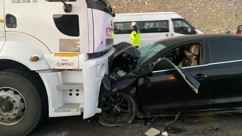 Yakıt taşıyan araç ile otomobil çarpıştı: Ölü ve yaralılar mevcut