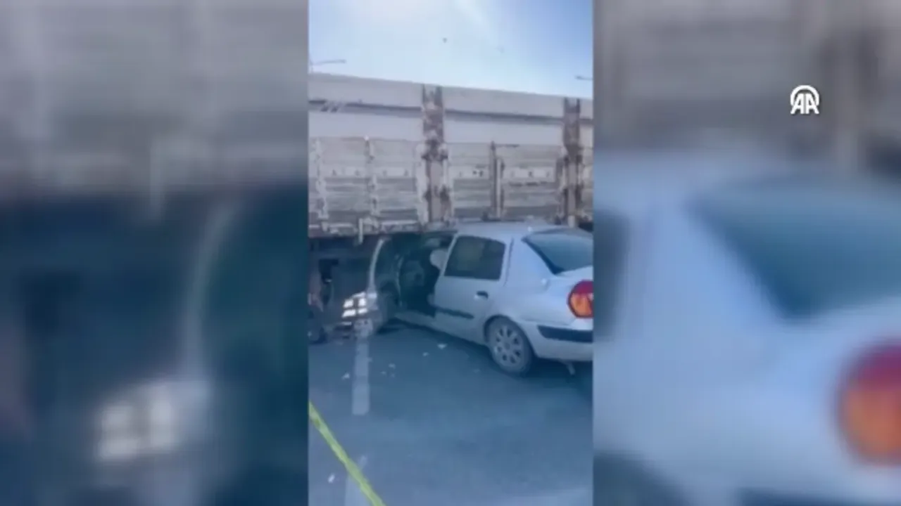Bitlis'te araçlar çarpıştı, kazada 4 kişi yaralandı.