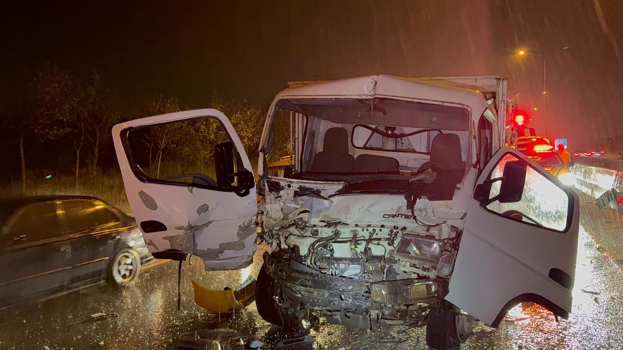 Çorlu'da trafik kazasında taksici ağır şekilde yaralandı.