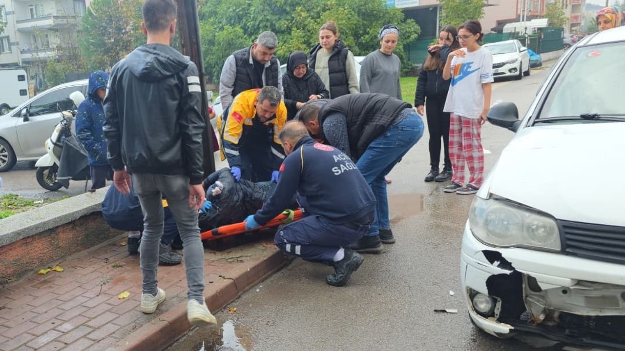 İnegöl'de motosikletle araba çarpıştı; 1 kişi ağır yaralandı.