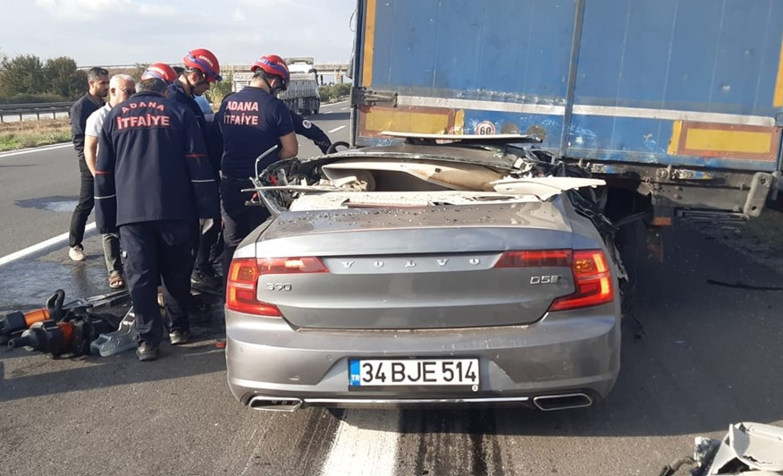 Adana'da TIR ile çarpışan sürücü yaşamını yitirdi!