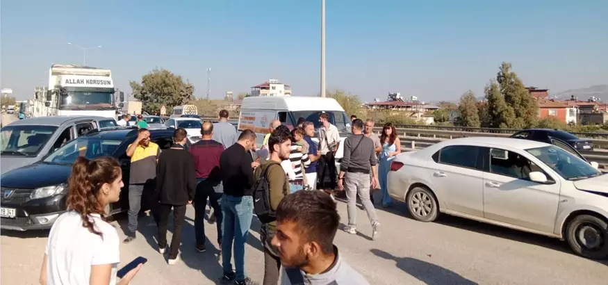 Antakya şehrinde ardışık trafik kazası