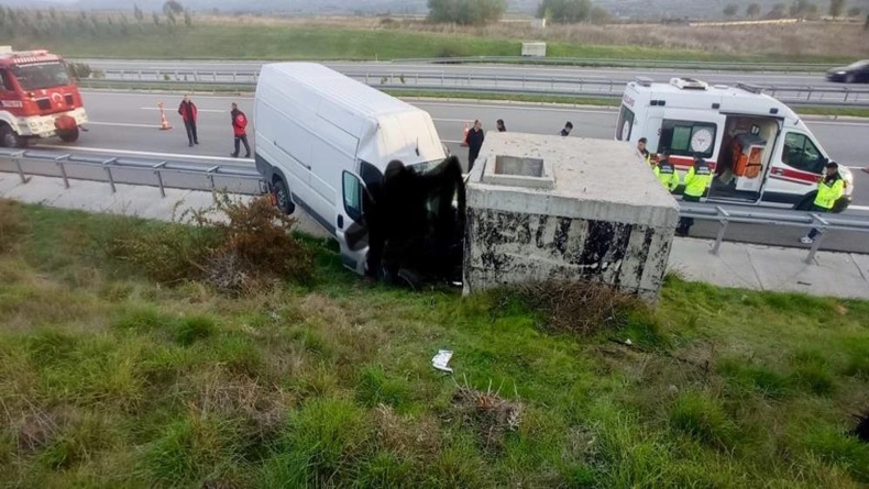 Balıkesir’de kaza: 2 kişi hayatını kaybetti, 1 kişi yaralandı.