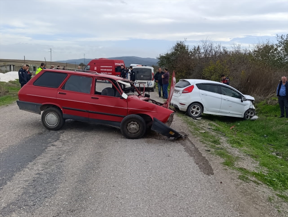 Balıkesir'de meydana gelen trafik kazasında ağır yaralanan bir kişi hastaneye sevk edildi.