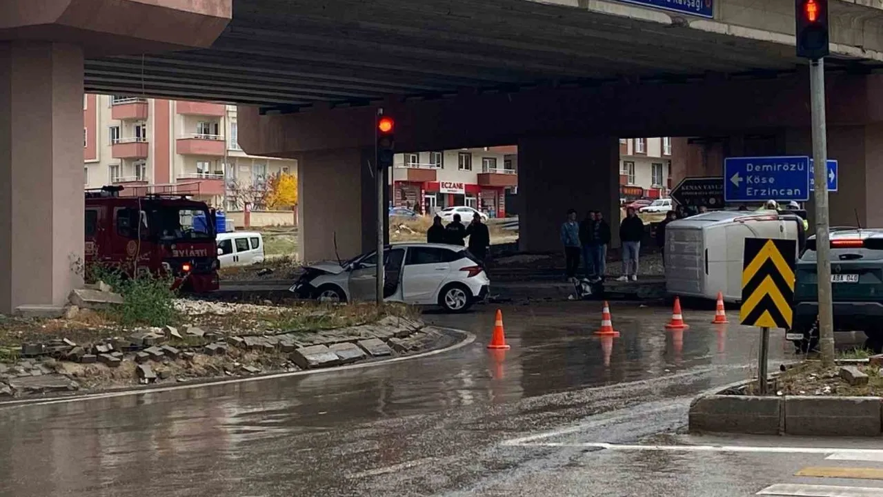 Bayburt'ta kaza: 3 kişi yaralandı.