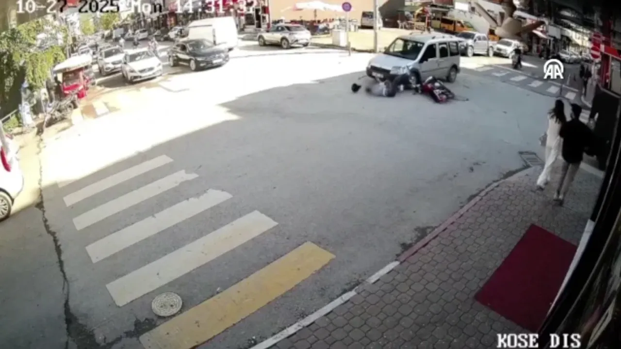 Hatay'da motosiklet ile hafif ticari aracın karıştığı kaza sonucu bir kişi yaralandı.