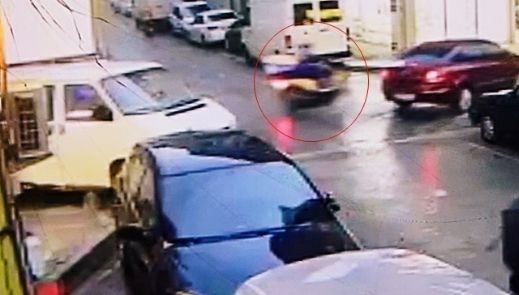 Kaza yapmamak için ters yönde giden araca çarptı: O anlar kameraya yansıdı.