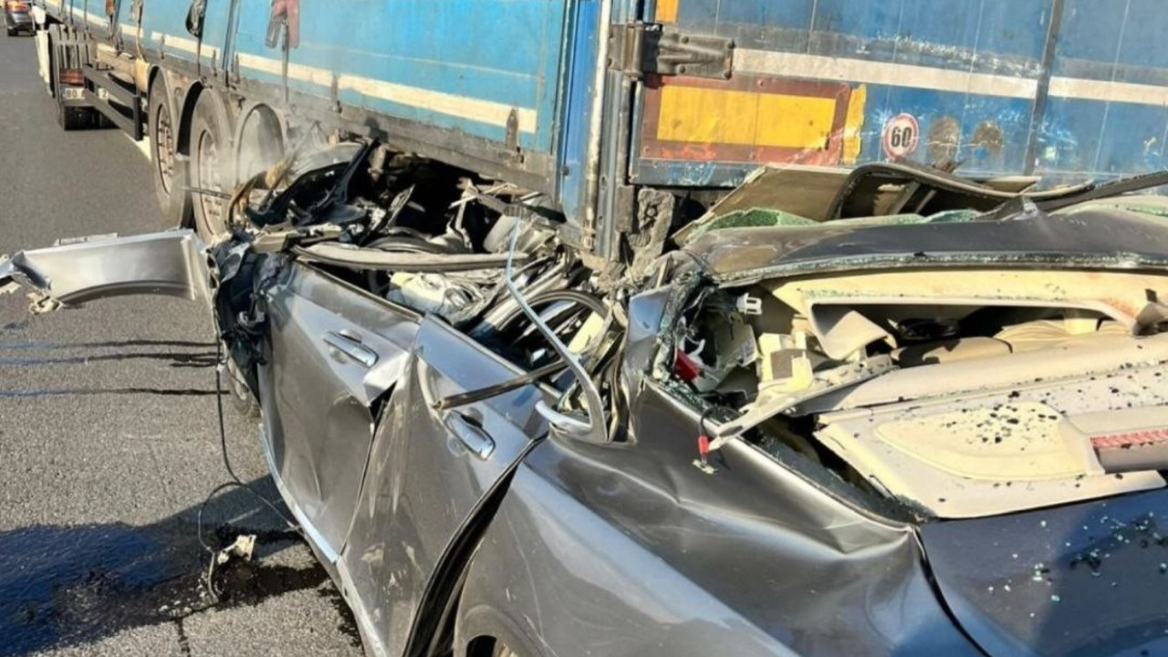 TIR'a arka taraftan çarptı, yaşamını yitirdi.