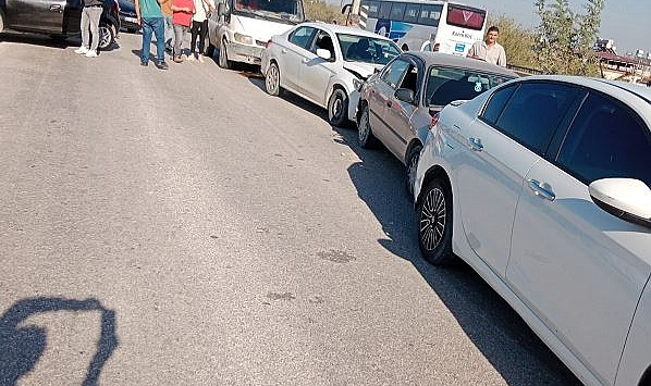 ZİNCİRLEME TRAFİK KAZASI HATAY'DA 4 ARAÇ KARIŞTI