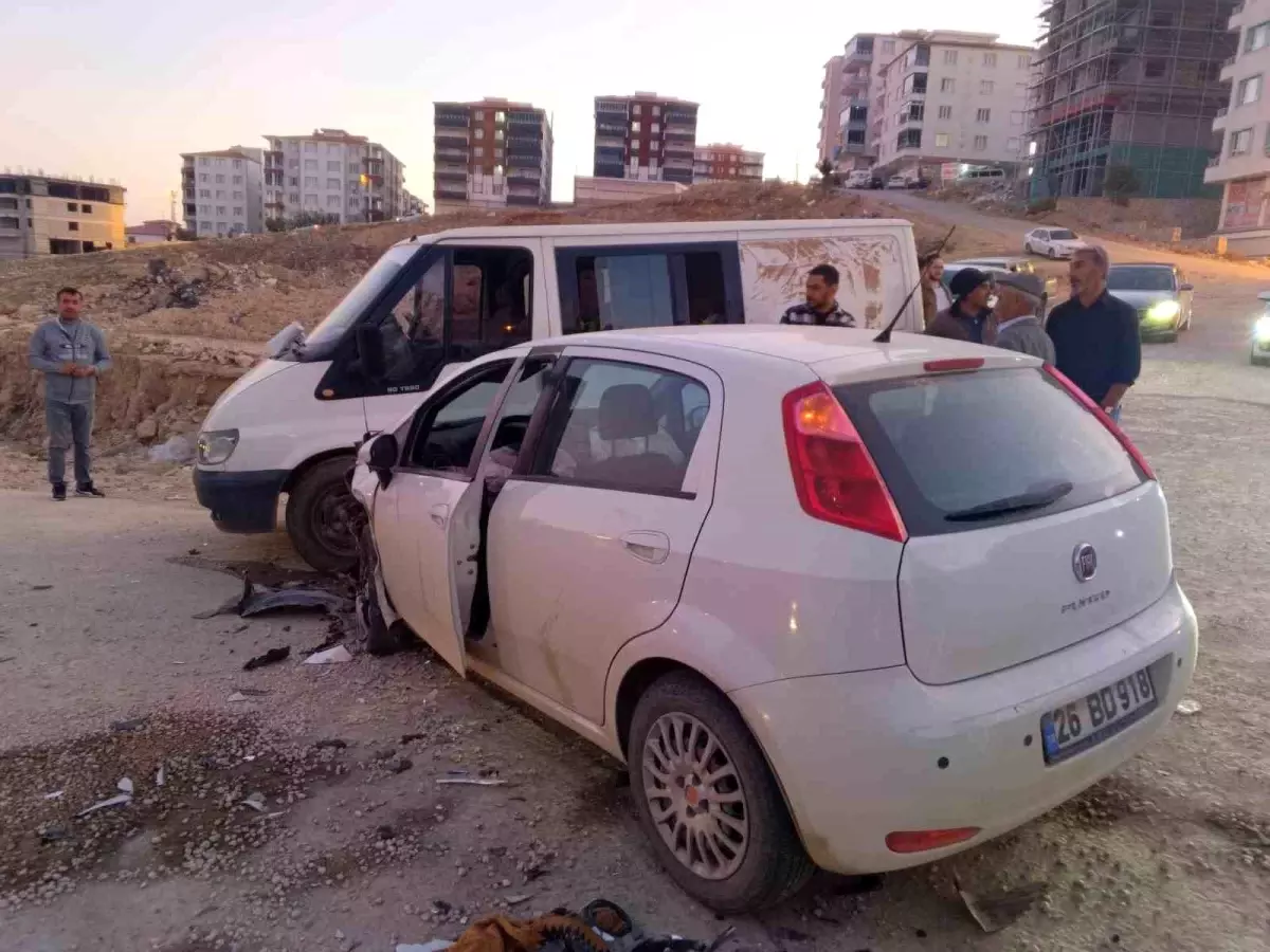 Adıyaman'da Zincirleme Trafik Kazası: 5 Kişi Yaralı