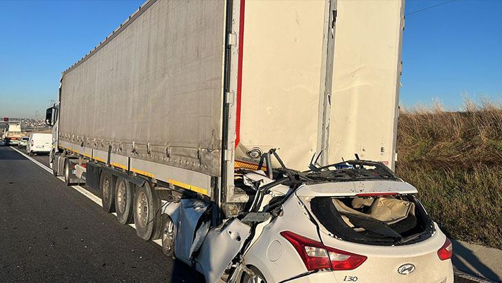 Kuzey Marmara Otoyolu'nda trajik kazada otomobil TIR'a çarptı: 1 ölü