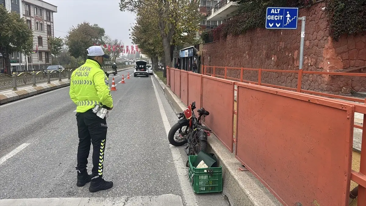 Edirne'de Elektrikli Bisiklet Kaza Geçirdi: Sürücü Yaralı
