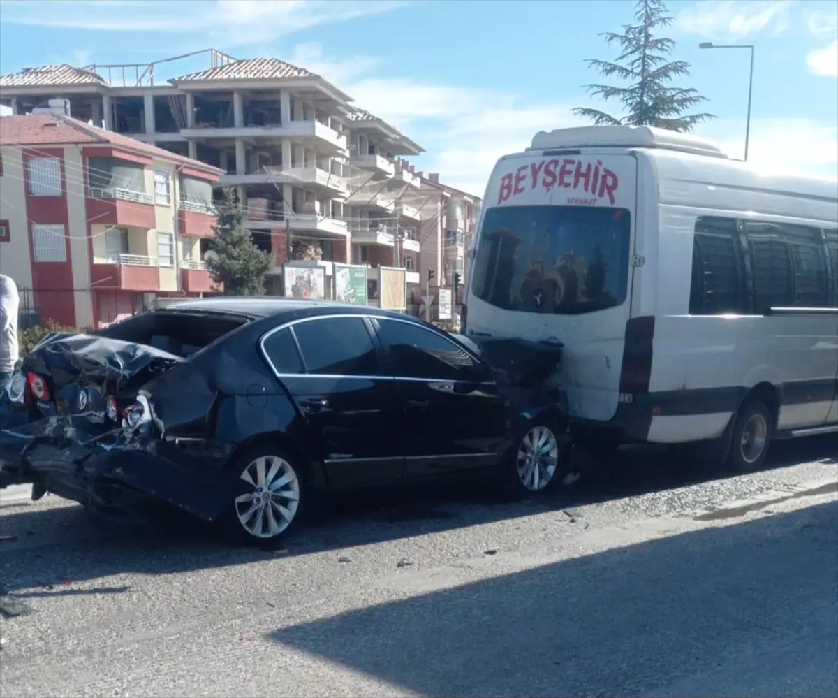 Konya'da Zincirleme Kaza: 2 Kişi Yaralandı