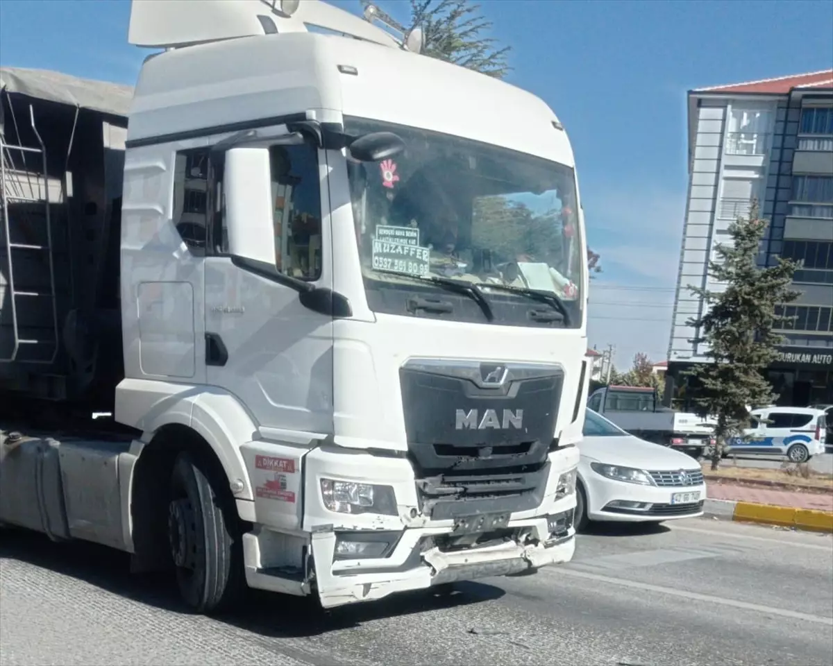 Kulu'da Ardışık Trafik Kazası: 2 Yaralı