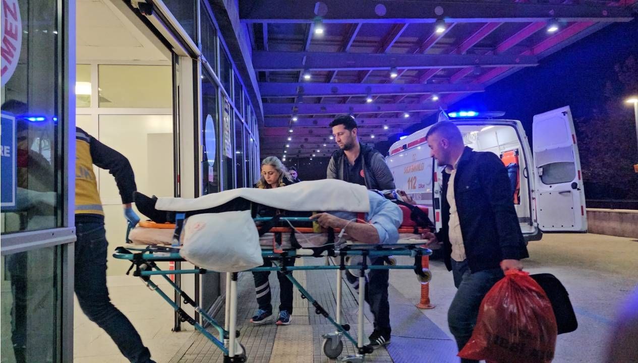 Serinova Belediye Başkanı Çakmak, trafik kazasında yaralandı.