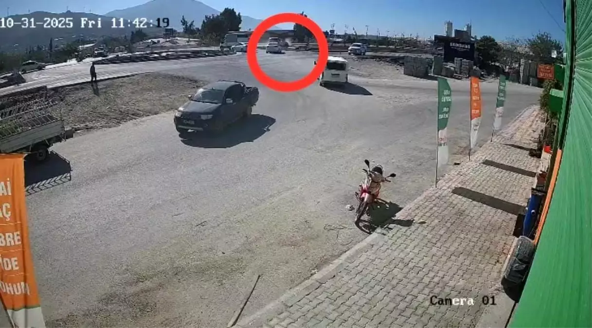 Hatay'da Meydana Gelen Trafik Kazasında Bir Kişi Hayatını Kaybetti, Beş Kişi Yaralandı.