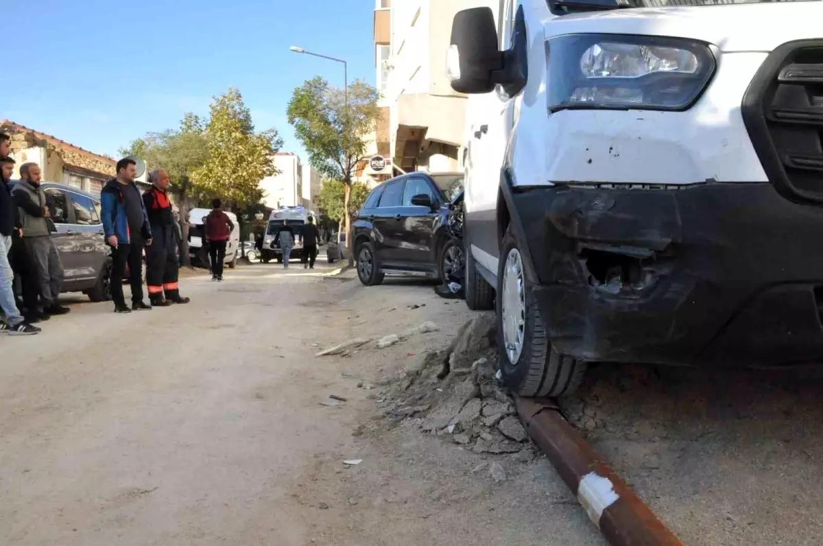 Keşan'da Kaza Sonucu 2 Kişi Yaralandı.
