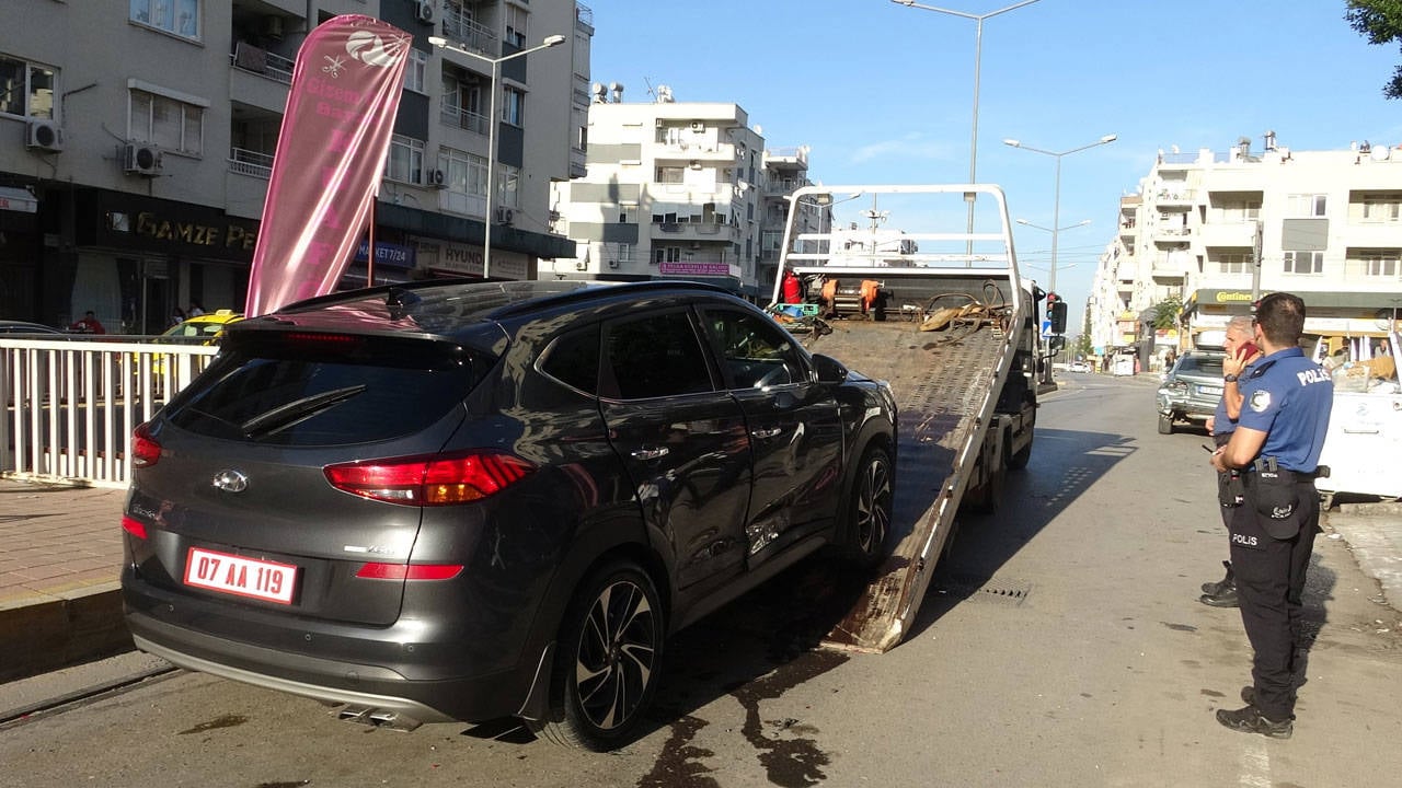 Muratpaşa Kaymakamı Ihsan Kara kaza geçirdi.