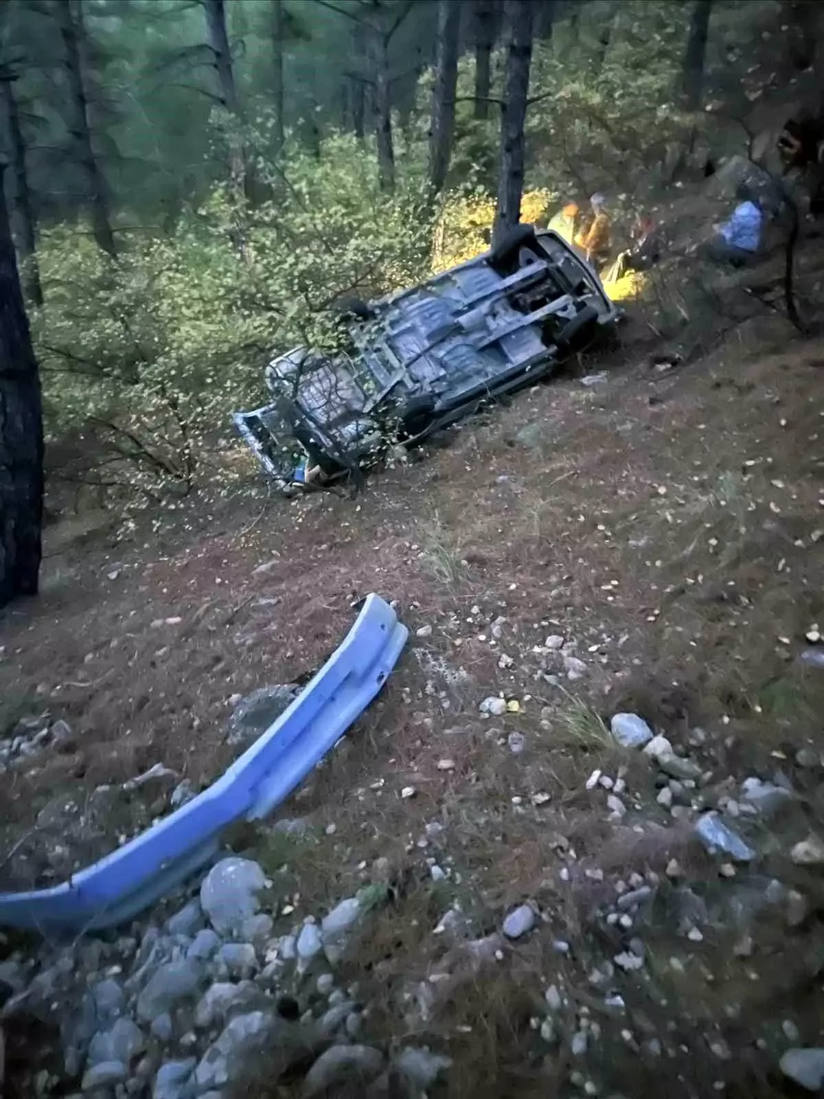 Muğla'da Tek Yönlü Trafik Kazası: Halkın Yardımıyla Sıkışan Sürücü Kurtarıldı