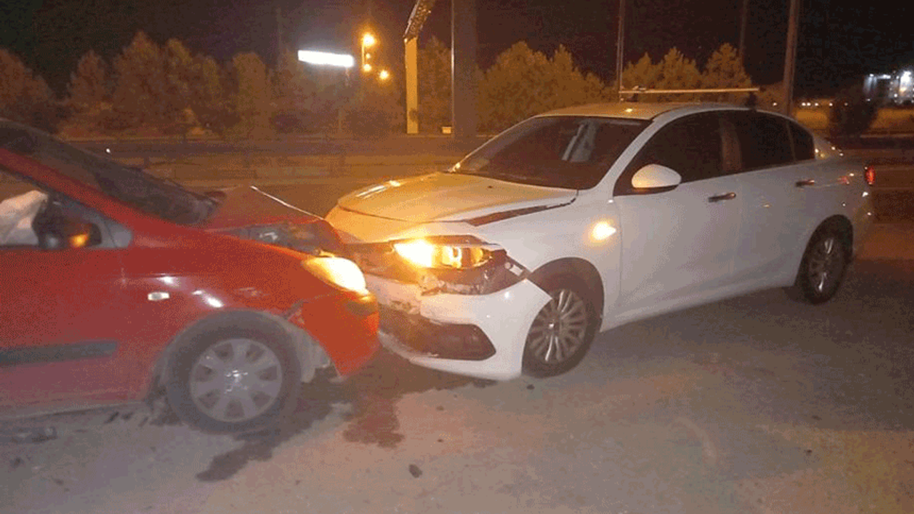 Afyon'da meydana gelen kaza sonucu 2 kişi yaralandı.