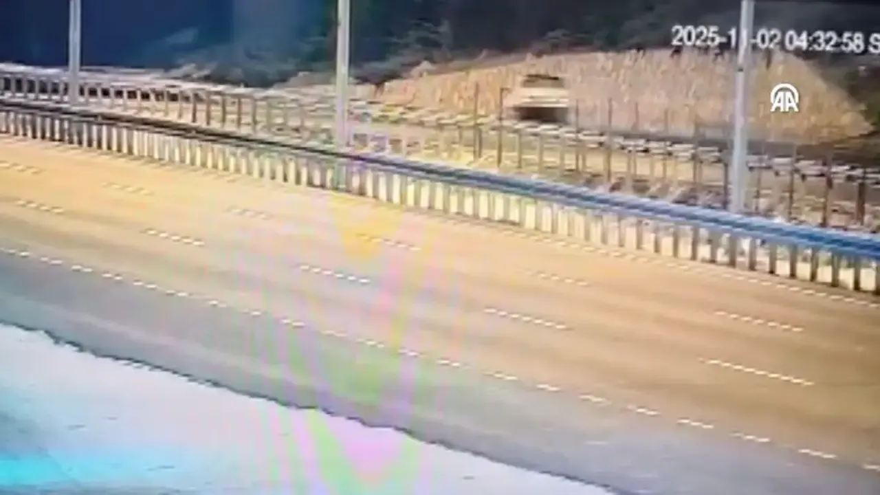Ankara'da araç, demir bariyerlere çarptı: 1 ölü, 1 ağır yaralı.