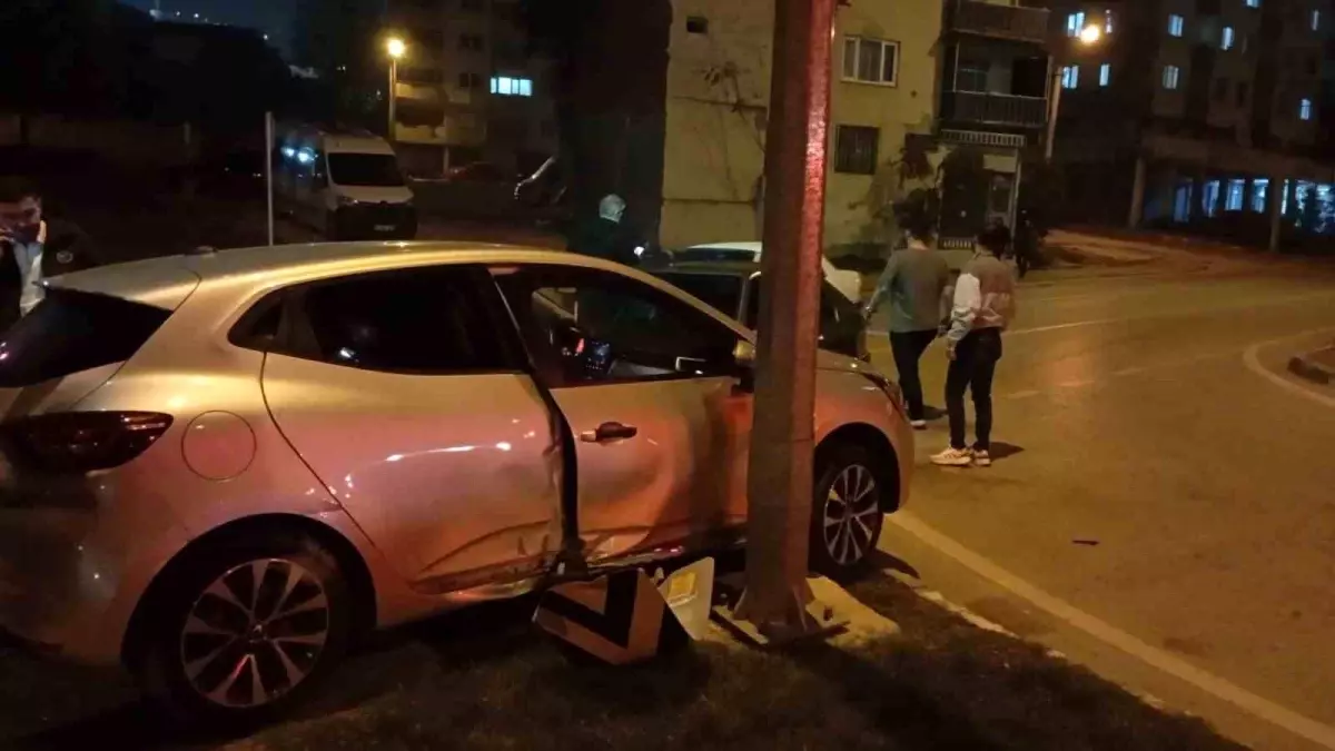 Bursa'da Kaza: Araç Sola Dönerken Kontrolden Çıktı