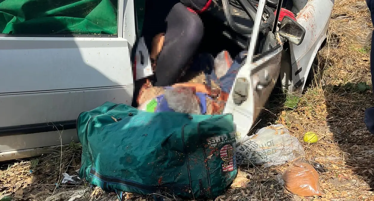 Manisa'da Trafik Kazası: Sürücü Öldü, Eşi Ağır Yaralandı