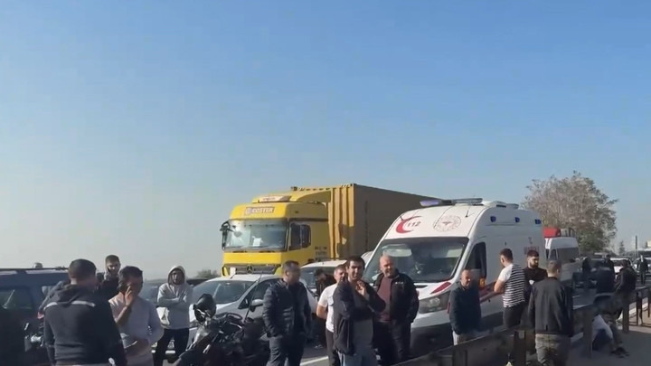 Ankara istikameti trafiğe kapandı, zincirleme kaza Anadolu Otoyolu'nu etkiledi.