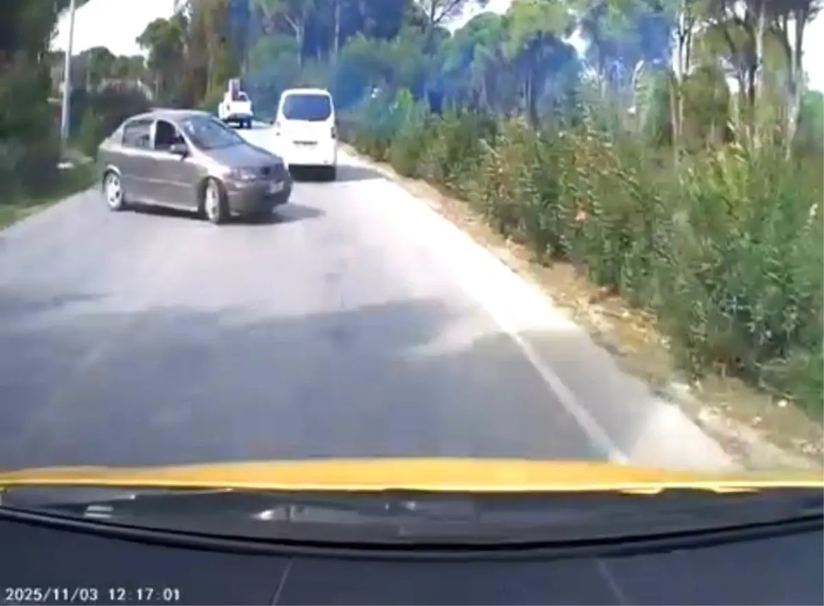 Antalya'da meydana gelen trafik kazasında 2 kişi yaralandı.
