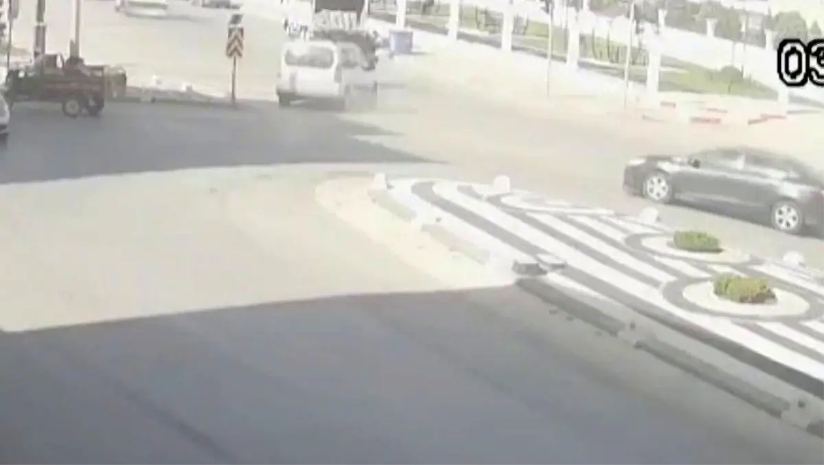 Karaman'da Kaza: Motosiklet Sürücüsü Ölümden Kurtuldu