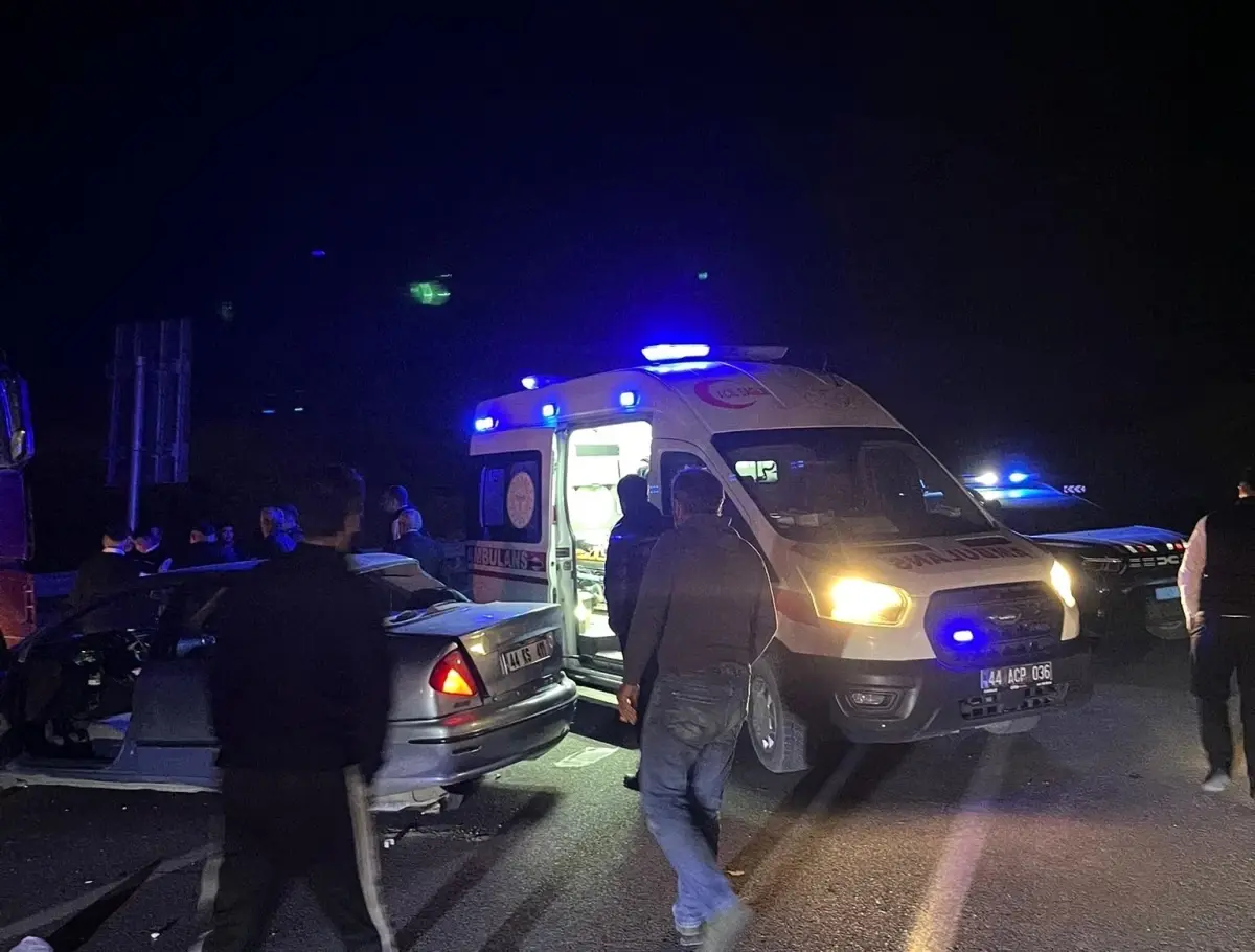Malatya'da Trafik Kazası: 2 Kişi Yaralandı