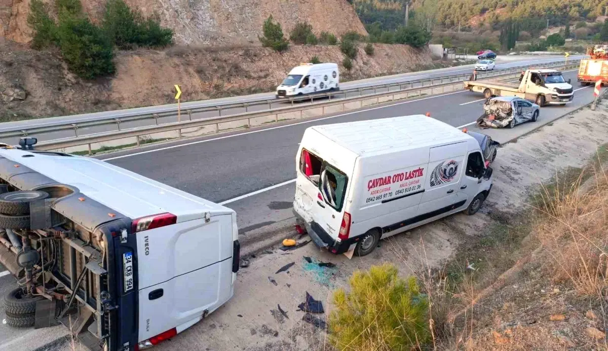 Zincirleme trafik kazaında 3 kişi yaralandı.