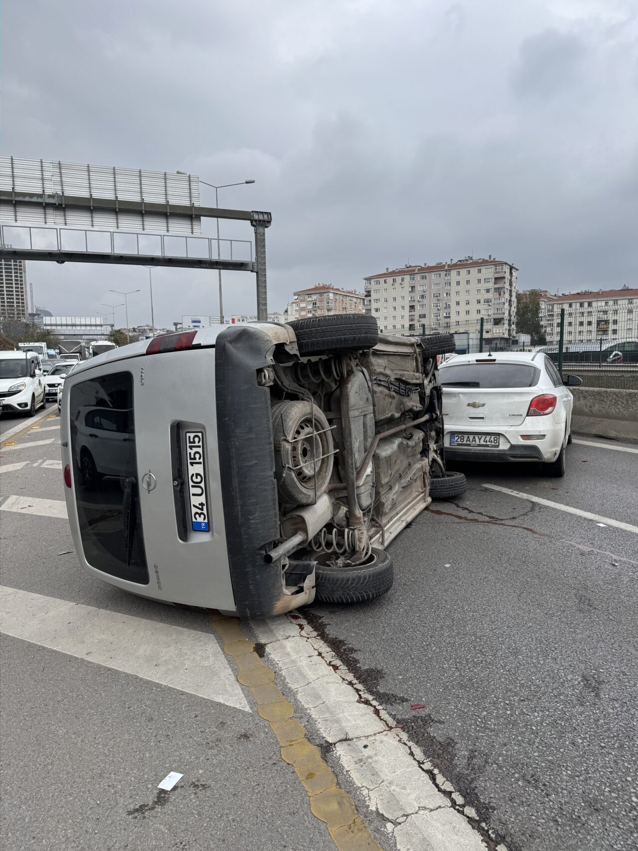 Kadıköy'de ardışık kaza trafik sıkışıklığına yol açtı.