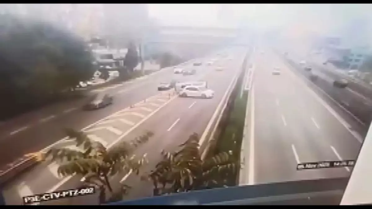 Kadıköy'de Trafik Kazasında Üç Araç Karıştı