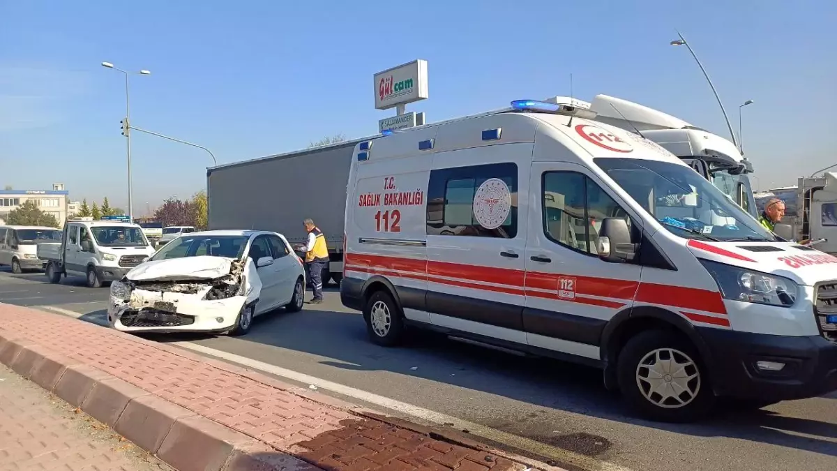 Kayseri'de Sıralı Trafik Kazası: 5 Kişi Yaralandı