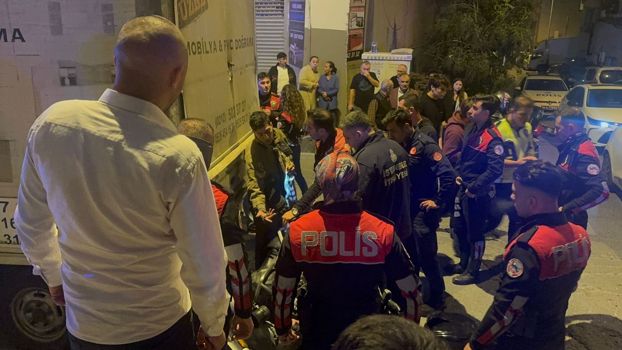 Küçükçekmece'de meydana gelen kaza sonucu iki yunus polisi yaralandı.
