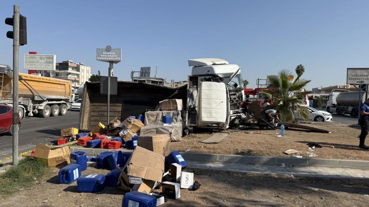 Mersin’de zincirleme kaza: 2 kişi yaralandı.