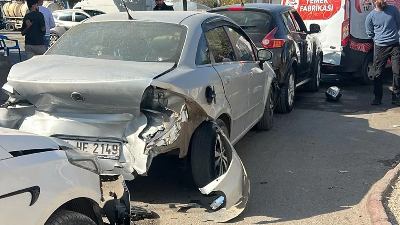 Batman-Siirt çevre yolu zincirleme kaza: 4 araç çarpıştı