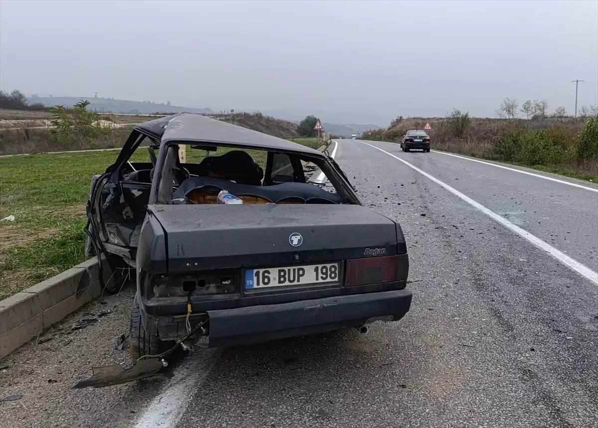 Bursa'da trafik kazası: Bir kişi hayatını kaybetti, iki kişi yaralandı.