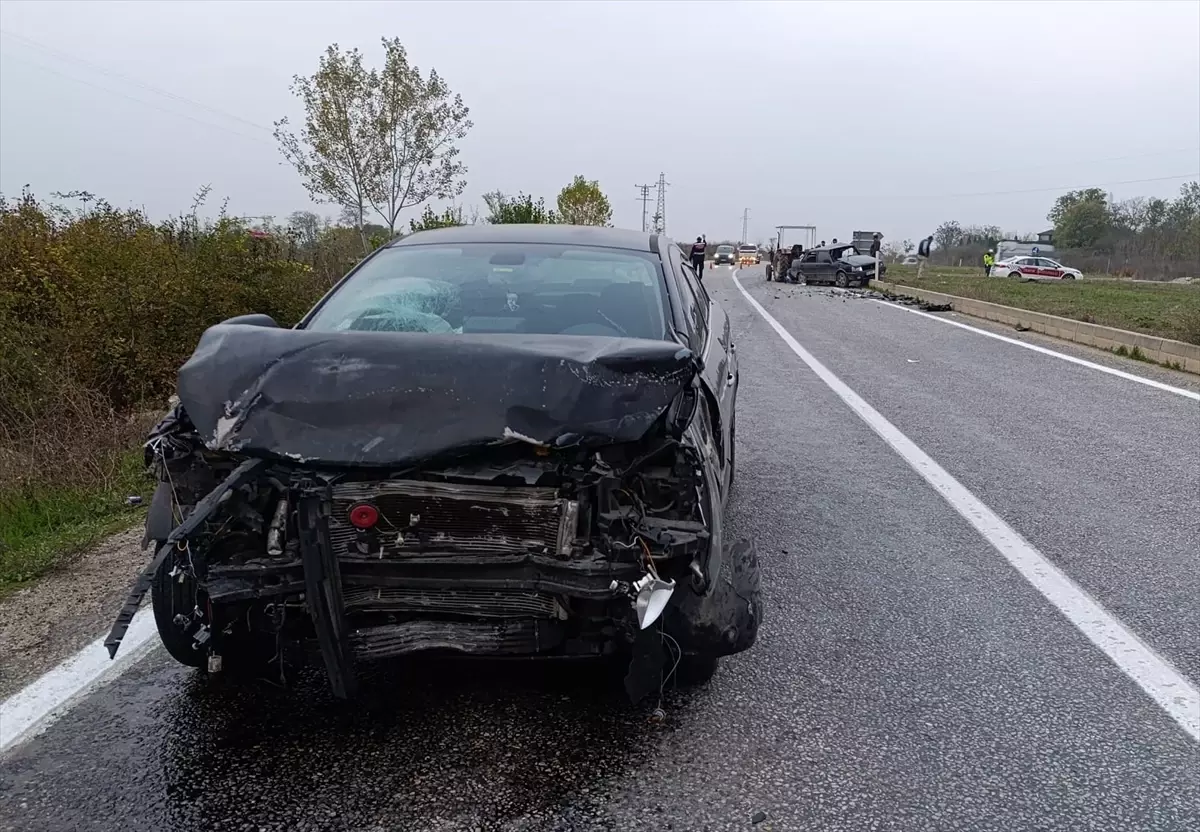 Bursa'daki Kaza Sonucu: 1 Kişi Hayatını Kaybetti, 2 Kişi Yaralandı.